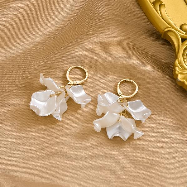 1 pair cute sweet petal pleated arylic drop earrings