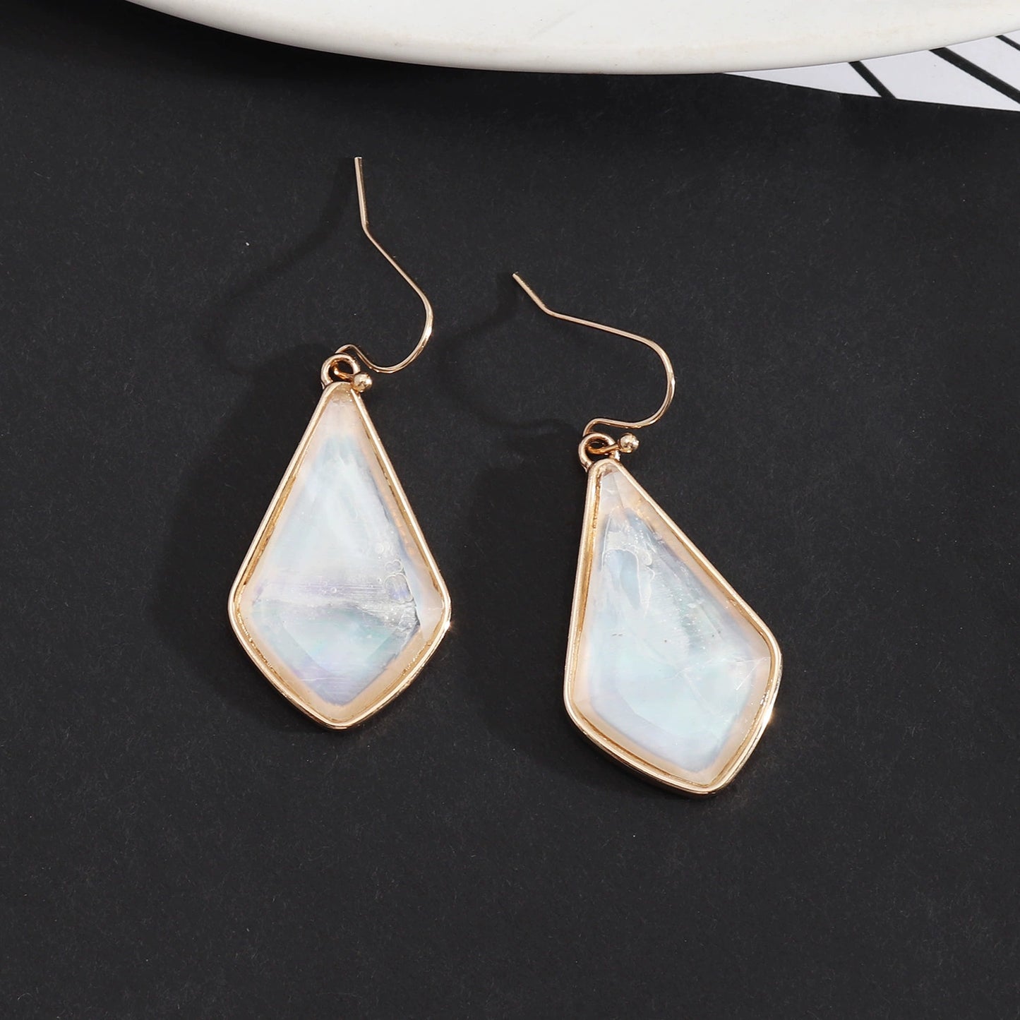 1 pair simple style color block alloy inlay shell women's drop earrings