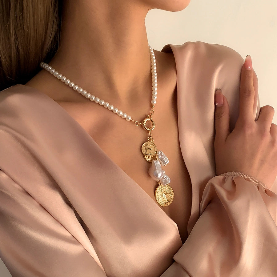 Jewelry Retro Portrait Circle Artificial Pearl Alloy Iron Necklace