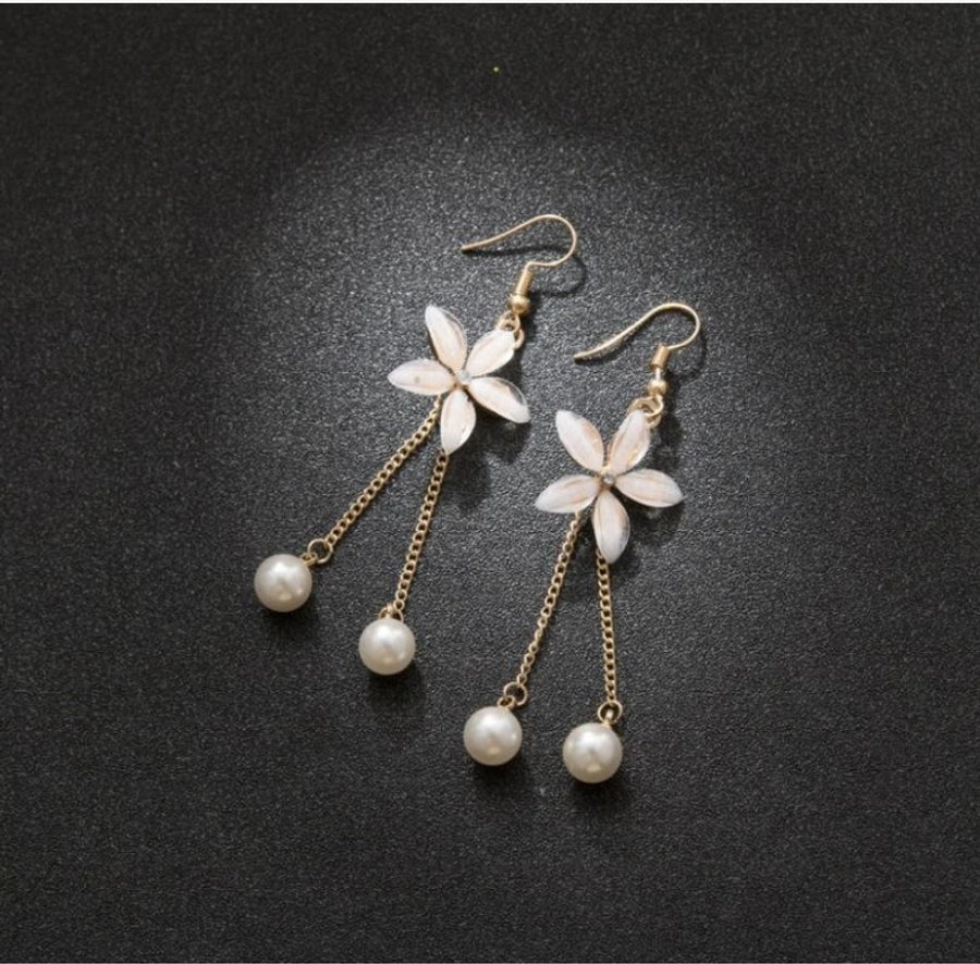 fashion flower shaped pearl tassel five-leaf alloy earrings