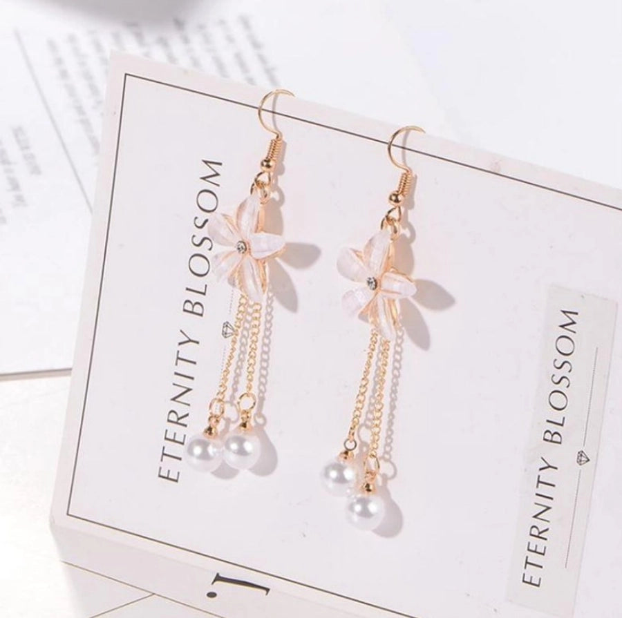 fashion flower shaped pearl tassel five-leaf alloy earrings